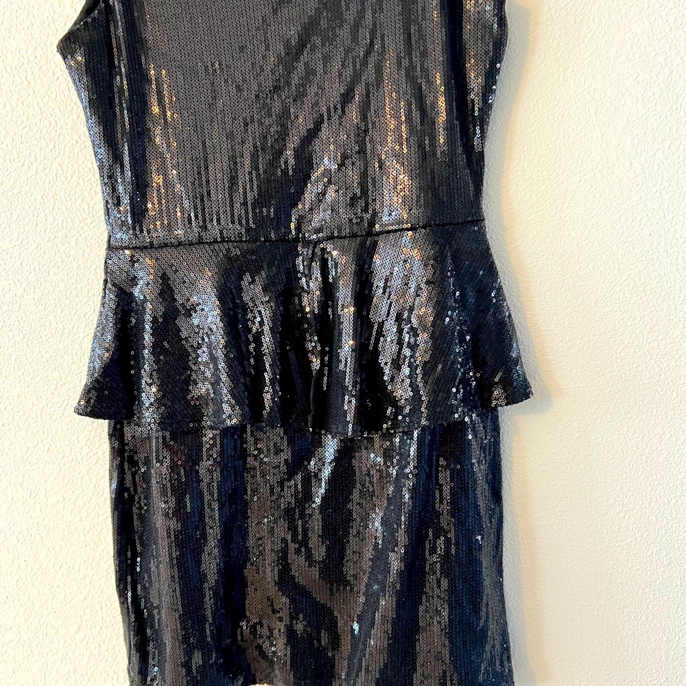 Audition fashion in women’s dress - Picture 3 of 8